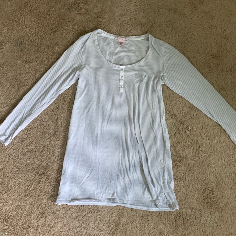 victoria’s secret grey and white nightgown